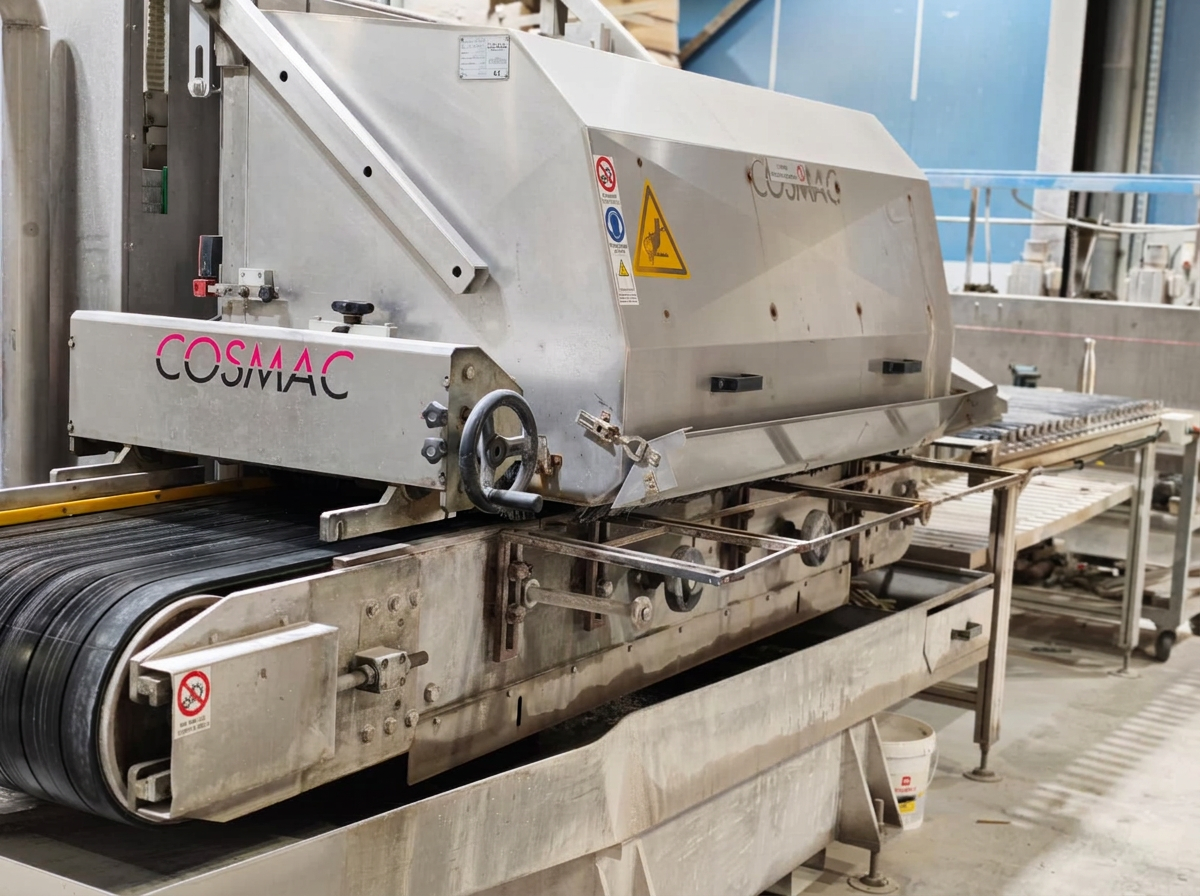 Machine Cosmac de l’atelier Batistone pour les plinthes et les arrondis